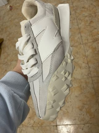 Zapatillas New Balance Blancas y Grises