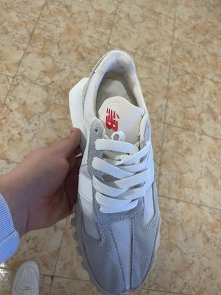 Zapatillas New Balance Blancas y Grises