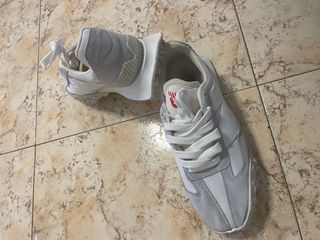 Zapatillas New Balance Blancas y Grises