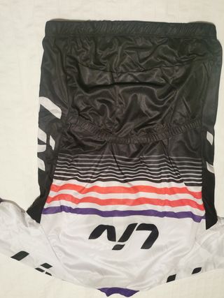 CONJUNTO DE CICLISMO, MAILLOT Y CULOTTE.