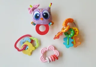 Lote variado juguetes mordedores para bebé