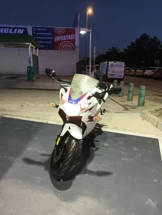 Honda CBR 125r 2013 Blanca