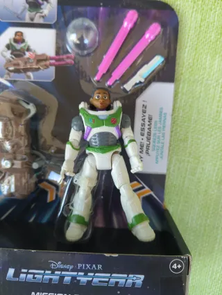 Figura Disney Pixar Izzy Hawthorne