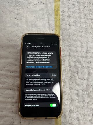 iPhone SE Batería al 64%