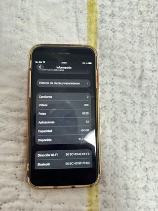 iPhone SE Batería al 64%