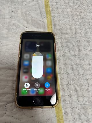 iPhone SE Batería al 64%