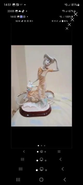 Figura cerámica mujer con bicicleta más dos jarron