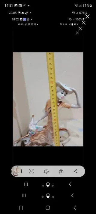 Figura cerámica mujer con bicicleta más dos jarron