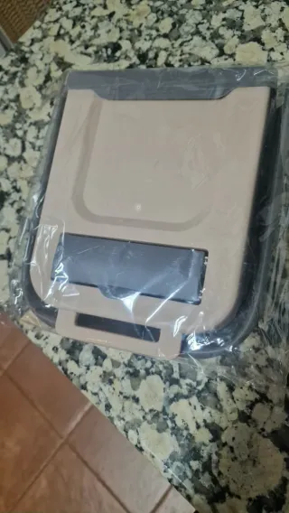 Recoge migas y desperdicios de alimentos.