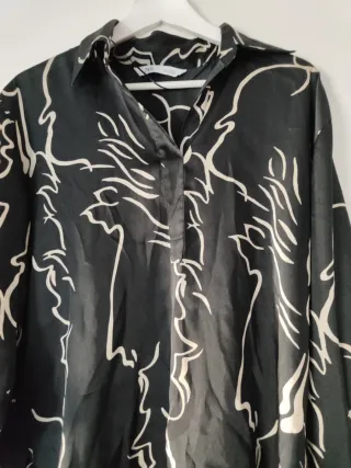 Camisa Zara fluida estampado blanco y negro