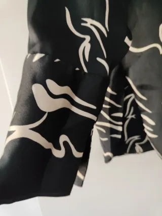 Camisa Zara fluida estampado blanco y negro