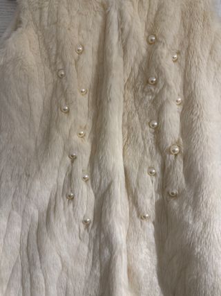 Chaleco pelo beige perlas