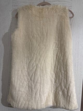 Chaleco pelo beige perlas