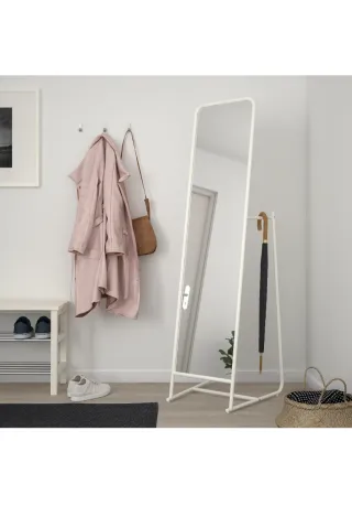 Espejo de pie KNAPPER de Ikea