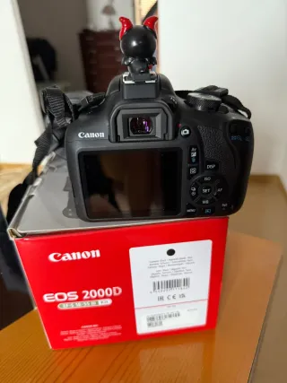 Cámara Canon EOS 100D + Lente EF 75-300mm