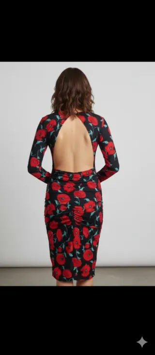 Vestido negro corto flores rojas