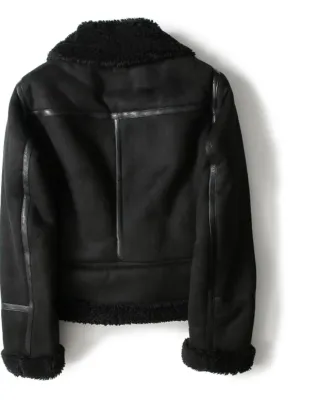 Chaqueta negra de ante con borreguito