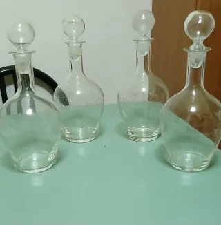 Set 4 Caraffe in Vetro con Tappo