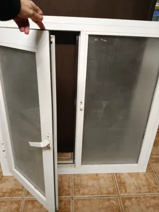 Ventana aluminio blanca con doble cristal