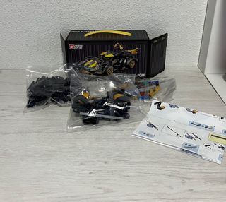 Coche Deportivo Negro y Dorado