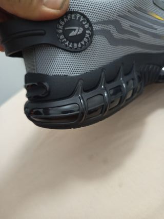 Zapatos de seguridad talla 44 y 43