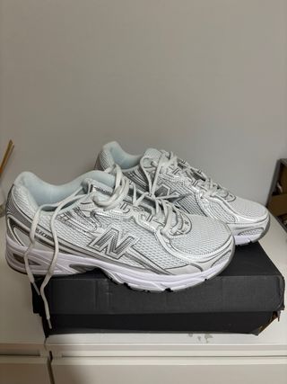 New Balance 740 Plata y Blanco