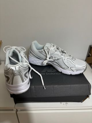 New Balance 740 Plata y Blanco