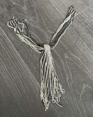 Collar Zara con cadenas y pedrería