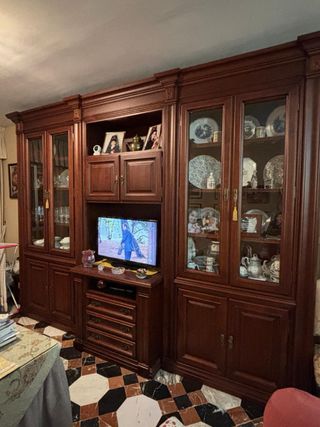 Mueble librería de salón madera y cristal