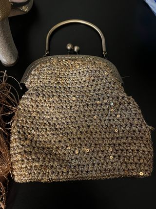 Set festa dorato: tacco, borsa e foulard