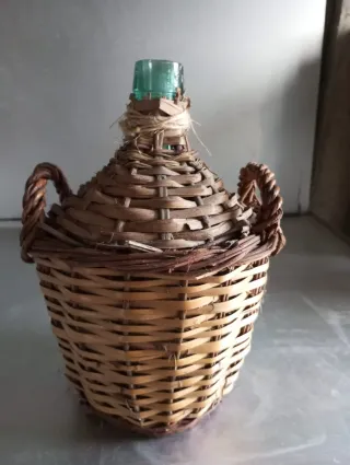 Garrafa de cristal con cestillo