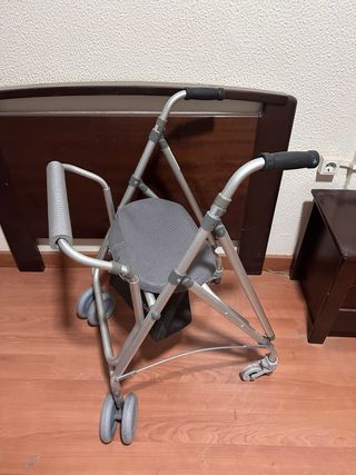 Andador con asiento y bolsa