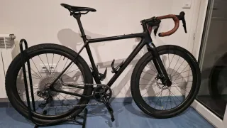 Bicicleta Gravel Negra