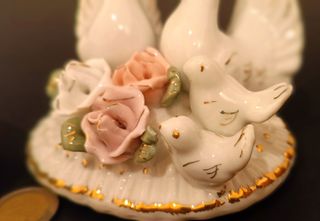 Scatola portagioie porcellana colombe e rose
