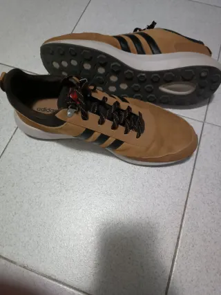 Zapatillas Adidas Marrones y Negras