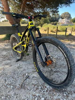 Bicicleta Enduro YT capra cf pro
