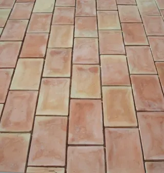 Baldosas y ladrillos de barro