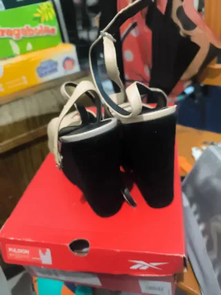 Zapatos Zara Talla 36 Beige/Negro