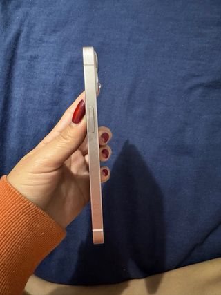 iPhone 13 color Gold Rose con Cargador