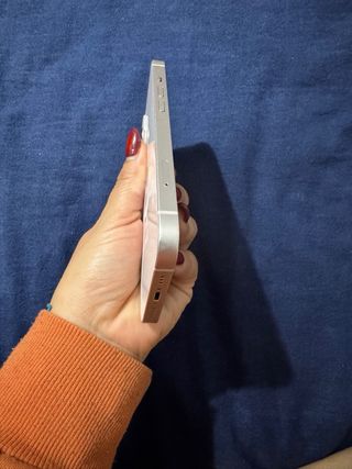 iPhone 13 color Gold Rose con Cargador