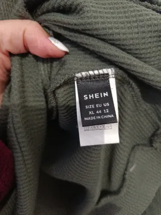 Jersey verde militar con cremallera y capucha