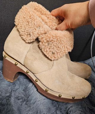 Botas de piel beige y marrón