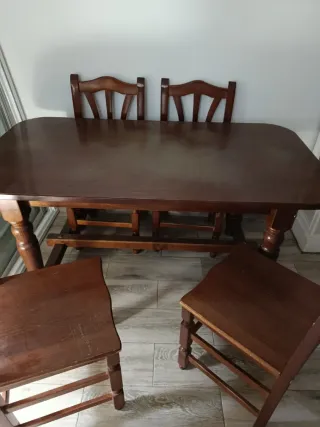 Conjunto mesa y 4 sillas madera