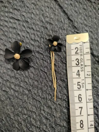 Pendientes flor negra y cadena dorada