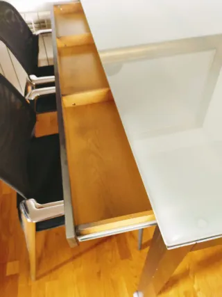 Mesa de comedor con 4 sillas