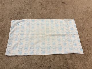 Funda almohada cenefas azules 76.5x42 cm