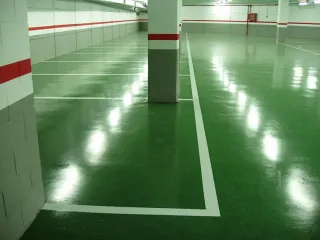 Pintura de suelos epoxi y resina locales y viviend