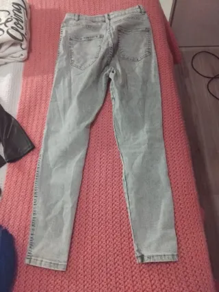 Lote 2 sudaderas y 2 pantalones. Todo 15e