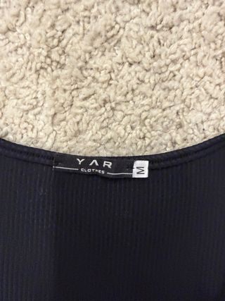 Body negro manga larga con ojal para pulgar