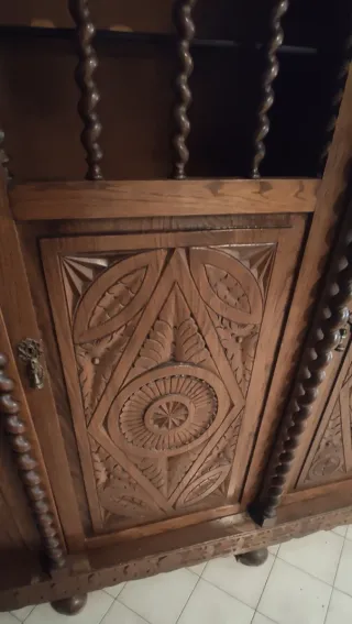 Armario Vitrina Madera maciza tallada